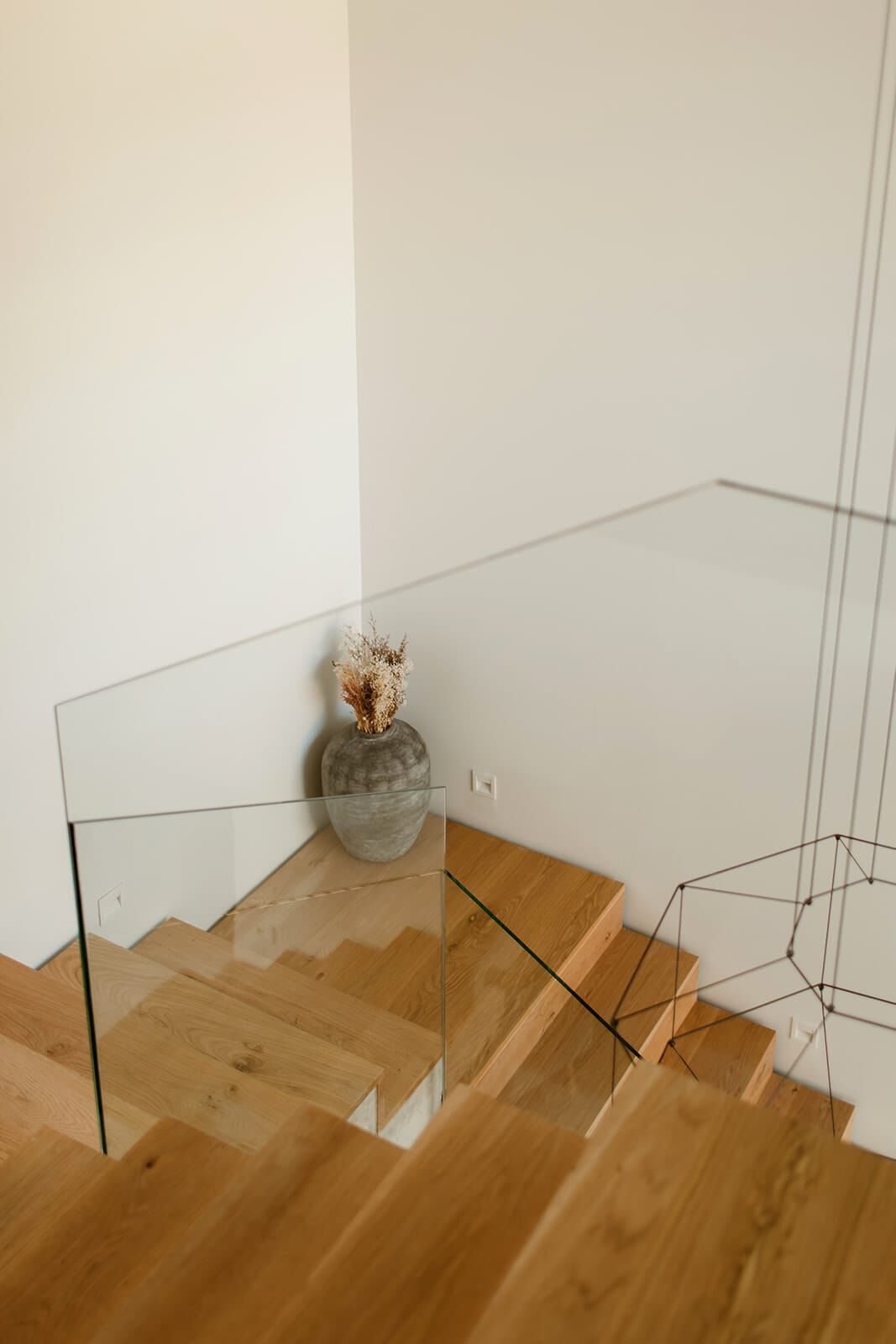 Escalera con recubrimiento de madera