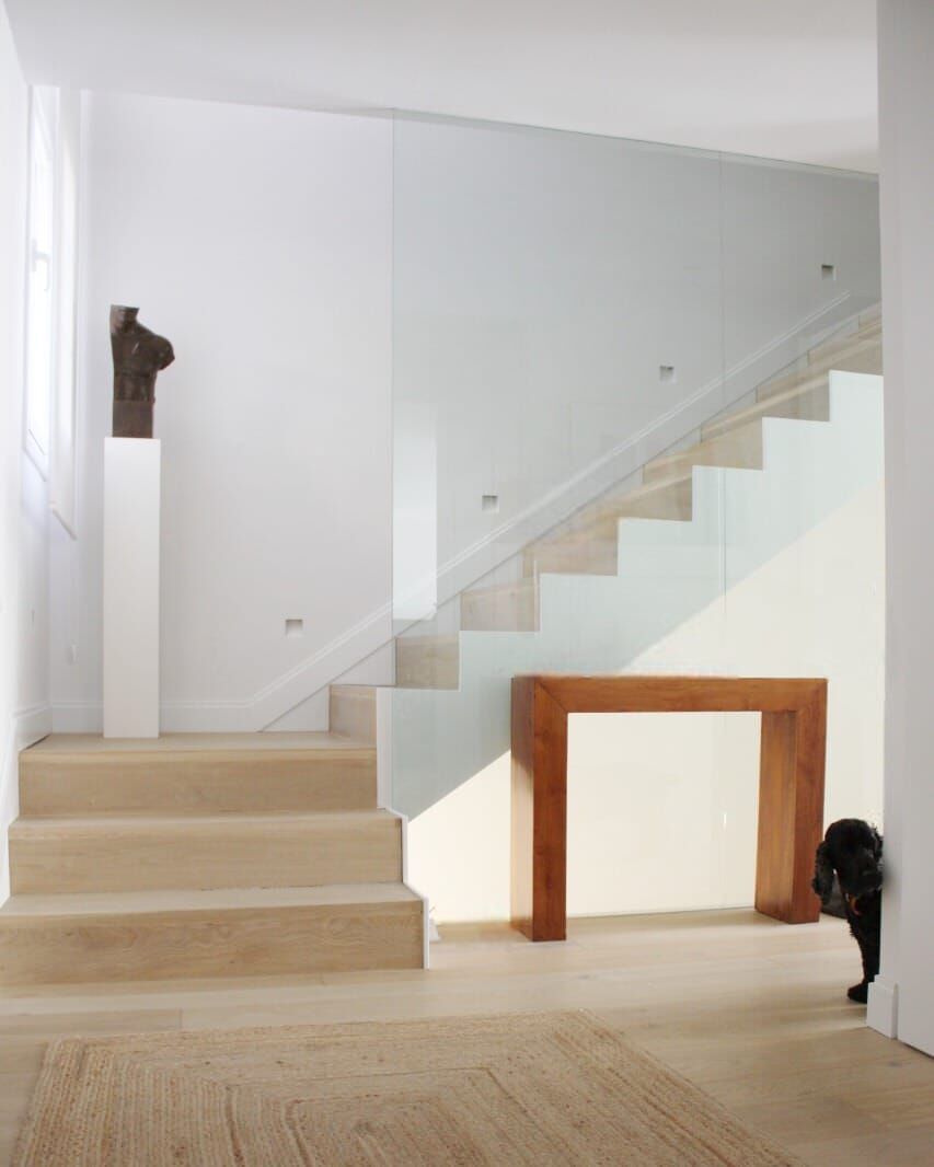 Escalera estética moderna con cristal
