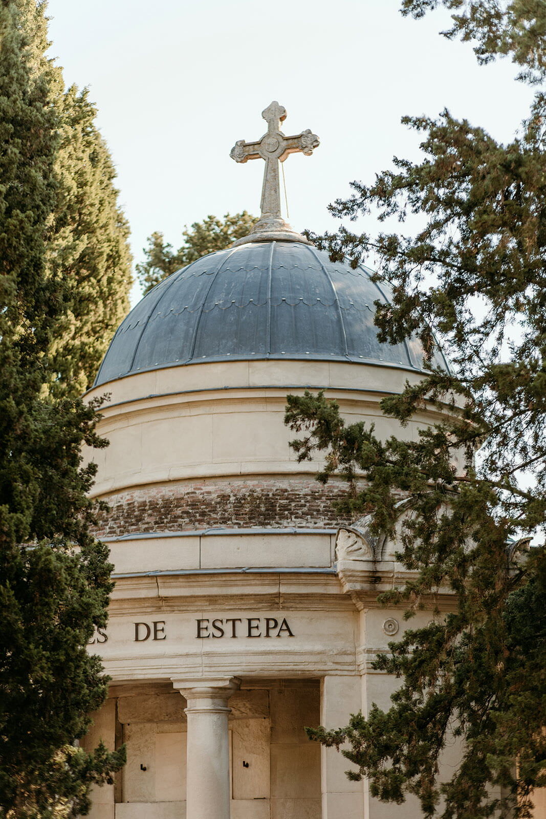 Restauración de panteones en San Isidro