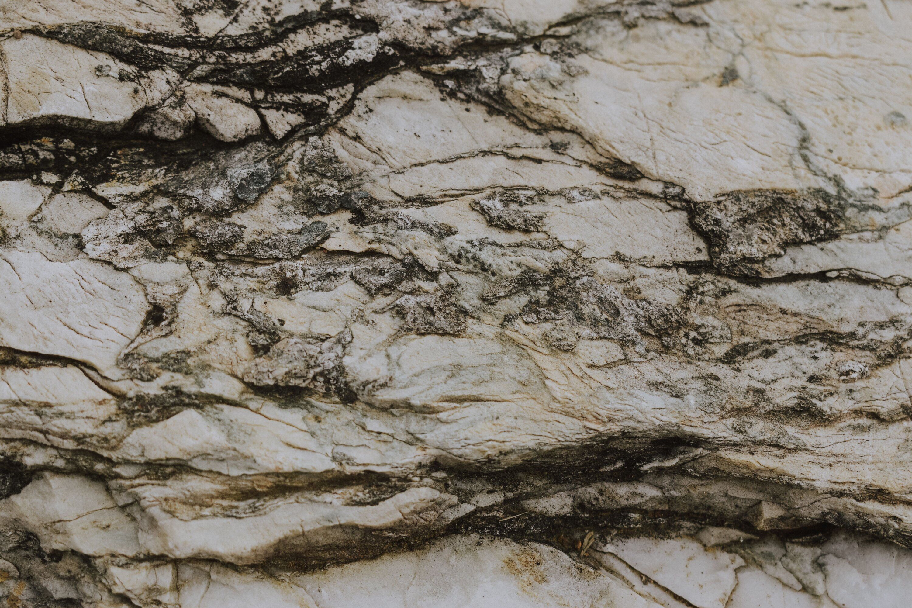 Textura mineral que representa la continuidad entre proyecto y obra